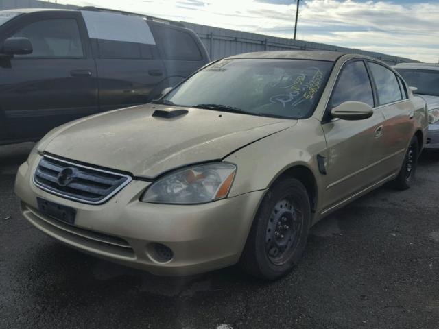 1N4AL11D72C181334 - 2002 NISSAN ALTIMA BAS GOLD photo 2