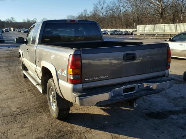 1GCGK29U5XE134588 - 1999 CHEVROLET SILVERADO GRAY photo 3