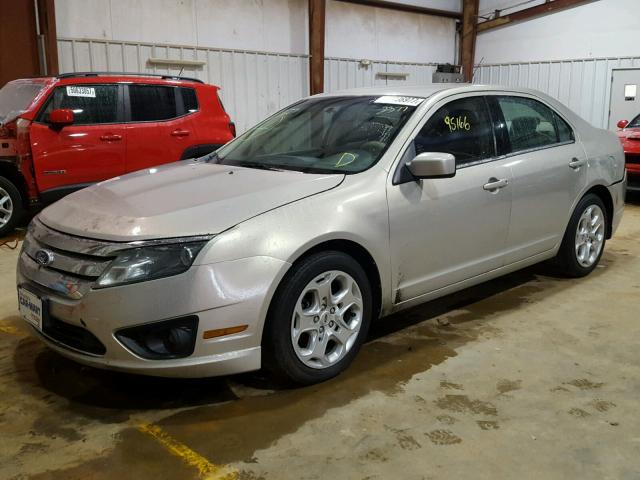 3FAHP0HA0AR152377 - 2010 FORD FUSION SE SILVER photo 2