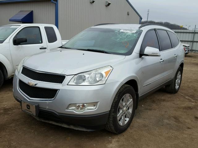 1GNEV23D99S123676 - 2009 CHEVROLET TRAVERSE L SILVER photo 2