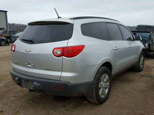 1GNEV23D99S123676 - 2009 CHEVROLET TRAVERSE L SILVER photo 4