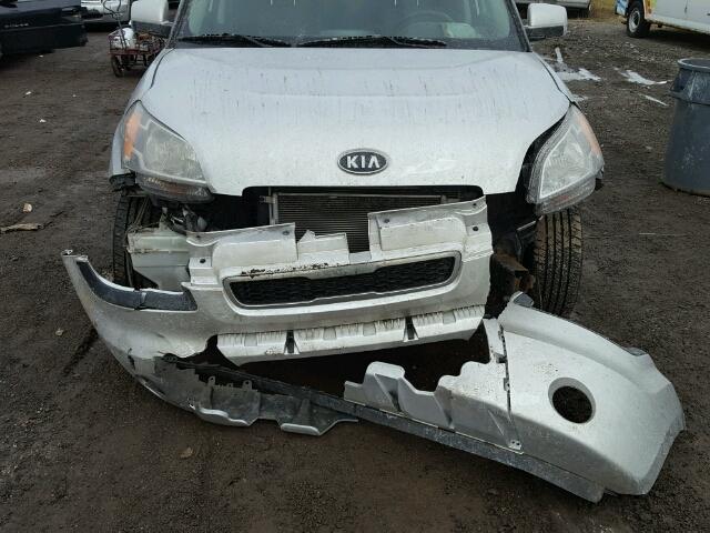 KNDJT2A22B7307655 - 2011 KIA SOUL + SILVER photo 9