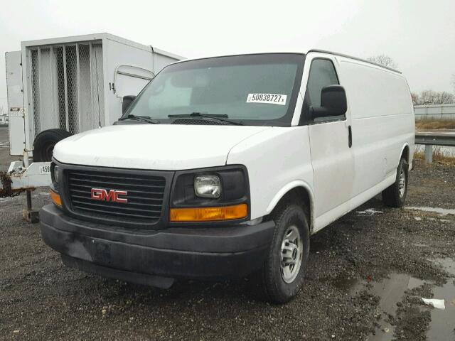 1GTHG39K891102495 - 2009 GMC SAVANA G35 WHITE photo 2