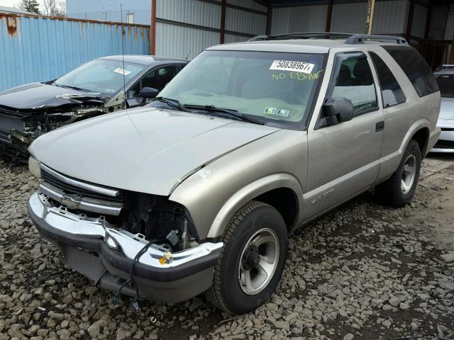 1GNCS18W8WK224899 - 1998 CHEVROLET BLAZER BEIGE photo 2