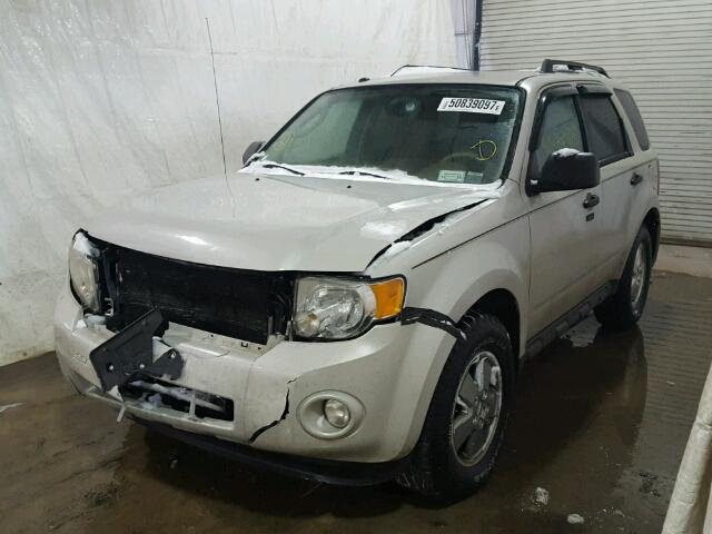 1FMCU93G79KA63320 - 2009 FORD ESCAPE XLT CREAM photo 2