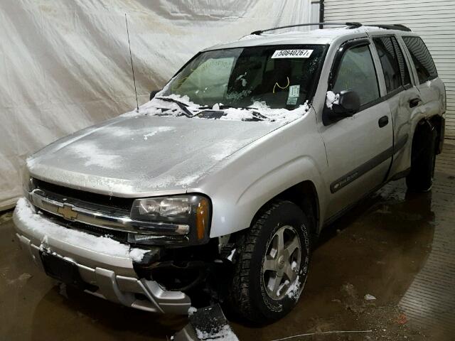 1GNDT13S542198197 - 2004 CHEVROLET TRAILBLAZE SILVER photo 2