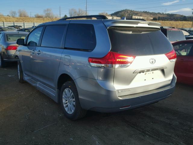 5TDYK3DC5ES439721 - 2014 TOYOTA SIENNA XLE SILVER photo 3