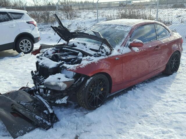 WBAUP73529VK74875 - 2009 BMW 128 I RED photo 2