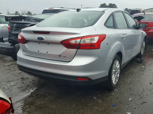 1FAHP3F2XCL216116 - 2012 FORD FOCUS SE SILVER photo 4