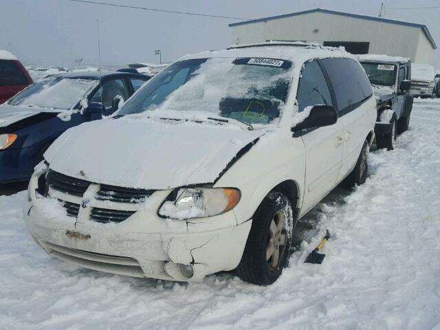 2D4GP44L97R118217 - 2007 DODGE GRAND CARA WHITE photo 2