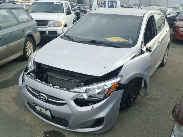 KMHCT5AE0GU251594 - 2016 HYUNDAI ACCENT SE SILVER photo 2