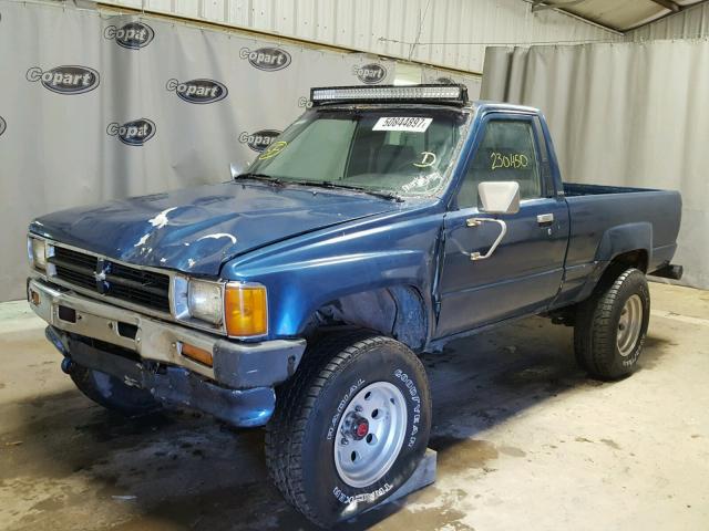 JT4RN63A1J8009146 - 1988 TOYOTA PICKUP RN6 BLUE photo 2