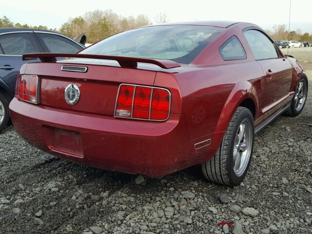 1ZVFT80N755112622 - 2005 FORD MUSTANG BURGUNDY photo 4