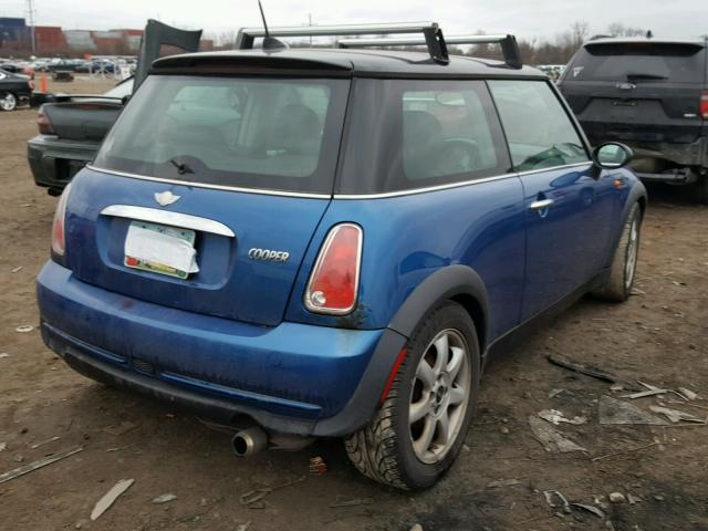 WMWRC33556TK17815 - 2006 MINI COOPER BLUE photo 4