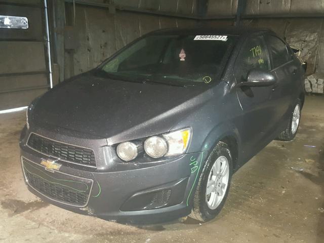 1G1JC5SH4E4236901 - 2014 CHEVROLET SONIC LT GRAY photo 2