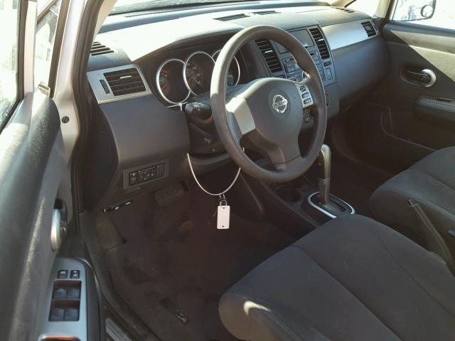 3N1BC13E49L363689 - 2009 NISSAN VERSA S SILVER photo 9