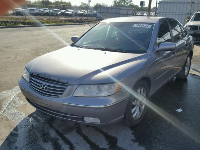 KMHFC46F56A045972 - 2006 HYUNDAI AZERA SE GRAY photo 2