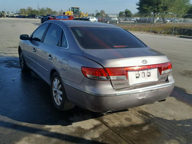 KMHFC46F56A045972 - 2006 HYUNDAI AZERA SE GRAY photo 3