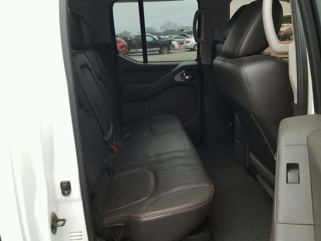 1N6AD0EVXAC403932 - 2010 NISSAN FRONTIER C WHITE photo 6