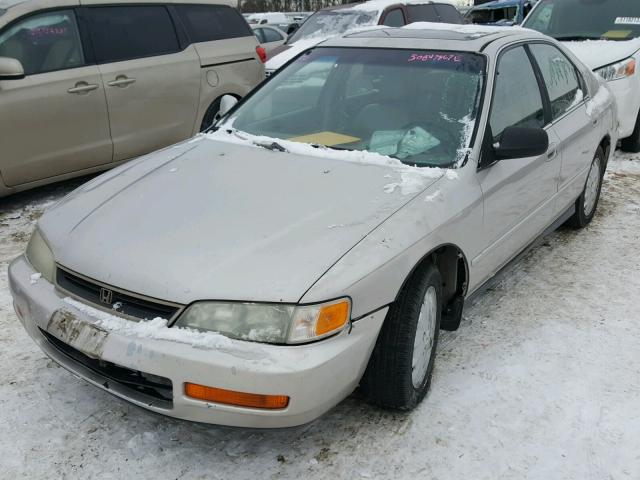 1HGCD5665TA086447 - 1996 HONDA ACCORD EX SILVER photo 2