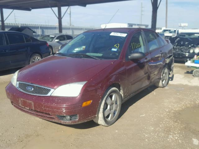 1FAHP34N67W247106 - 2007 FORD FOCUS ZX4 RED photo 2