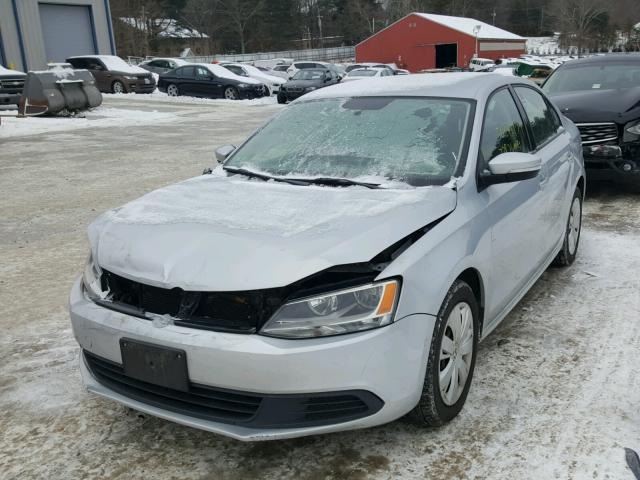 3VWDP7AJXCM110470 - 2012 VOLKSWAGEN JETTA SE SILVER photo 2