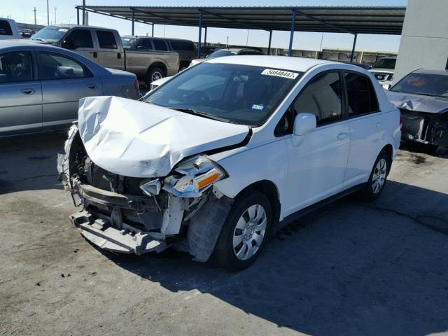 3N1BC11E29L398931 - 2009 NISSAN VERSA S WHITE photo 2