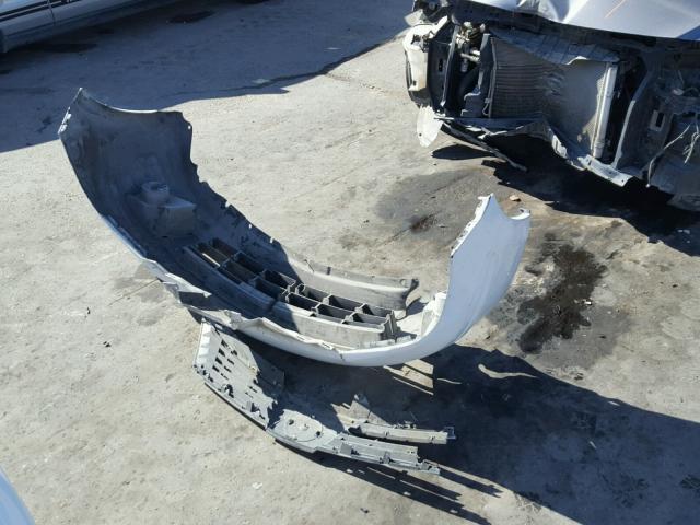 3N1BC11E29L398931 - 2009 NISSAN VERSA S WHITE photo 9