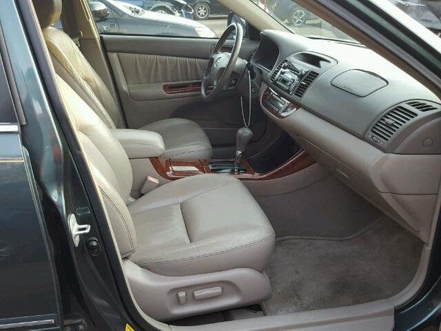 4T1BF30K92U531909 - 2002 TOYOTA CAMRY LE ნაცრისფერი ფოტო 5