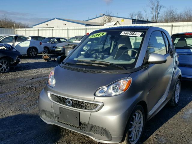 WMEEJ9AAXDK710193 - 2013 SMART FORTWO ELE GRAY photo 2