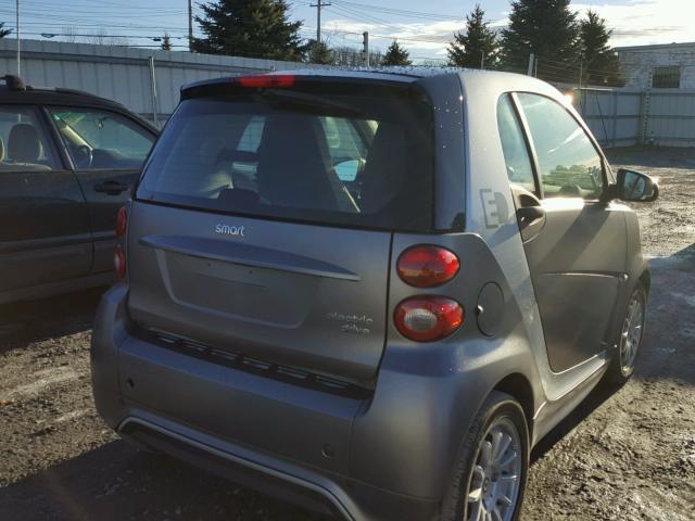 WMEEJ9AAXDK710193 - 2013 SMART FORTWO ELE 灰色 照片 4