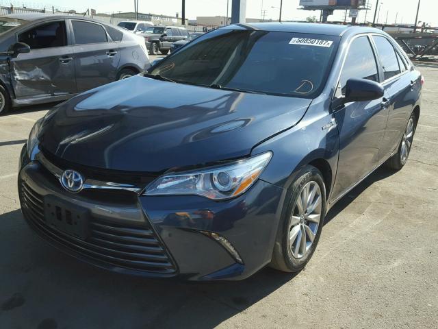 4T1BD1FKXFU146706 - 2015 TOYOTA CAMRY HYBR BLUE photo 2