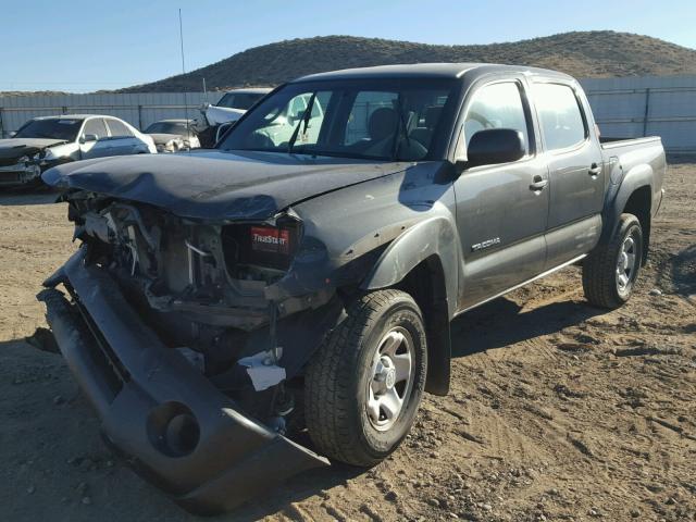 3TMLU42N89M024932 - 2009 TOYOTA TACOMA DOU CHARCOAL photo 2