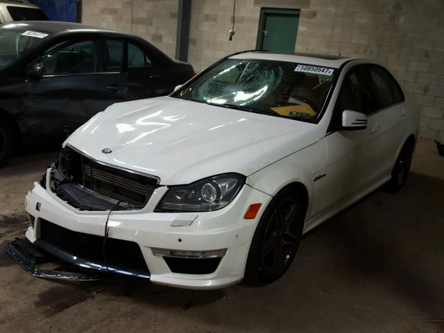 WDDGF7HB8CA729511 - 2012 MERCEDES-BENZ C 63 AMG WHITE photo 2