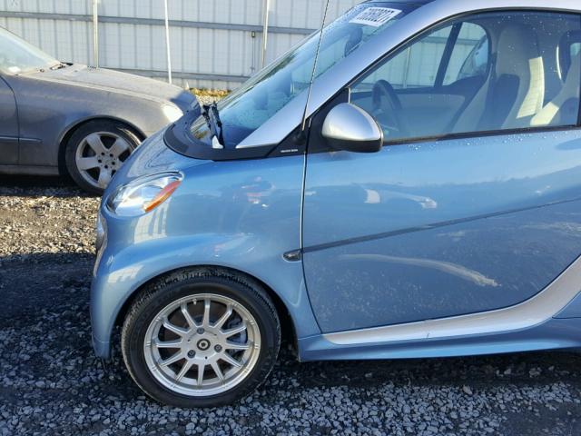 WMEEJ9AA8DK715456 - 2013 SMART FORTWO ELE BLUE photo 9