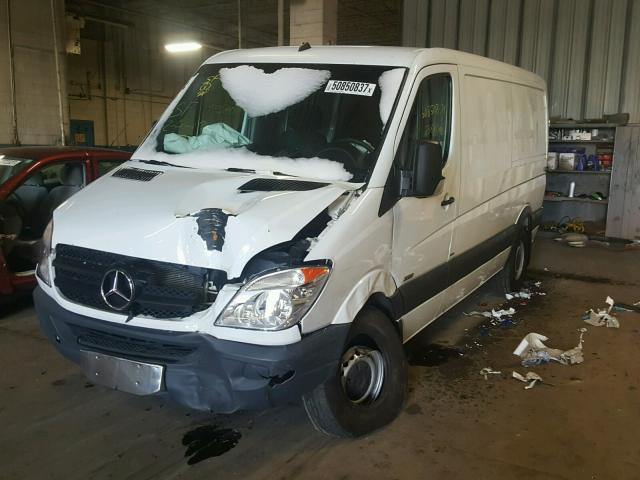 WD3PE7CC6D5755042 - 2013 MERCEDES-BENZ SPRINTER 2 WHITE photo 2