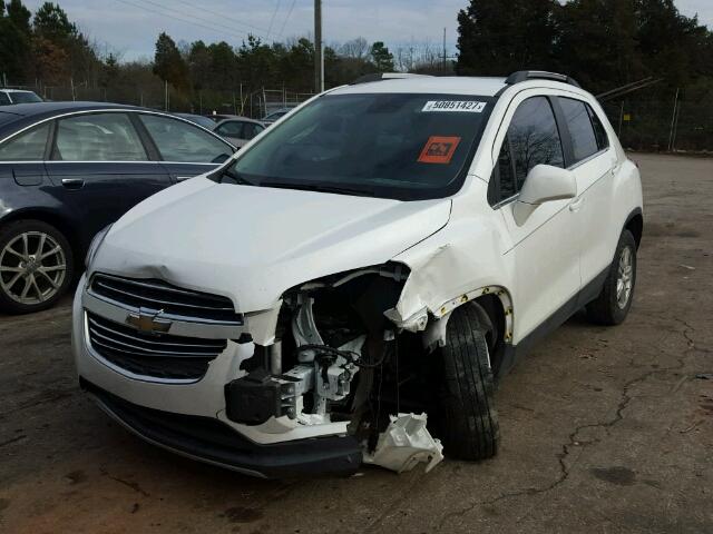 KL7CJRSBXFB205767 - 2015 CHEVROLET TRAX 1LT WHITE photo 2