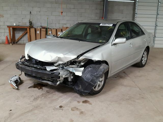 4T1BE30K34U795875 - 2004 TOYOTA CAMRY LE SILVER photo 2