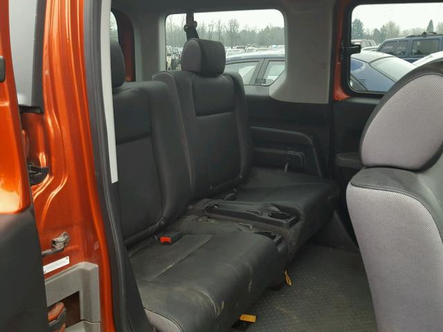 5J6YH28375L002916 - 2005 HONDA ELEMENT LX ORANGE photo 6