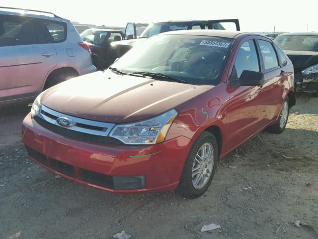 1FAHP3FN3AW209076 - 2010 FORD FOCUS SE RED photo 2