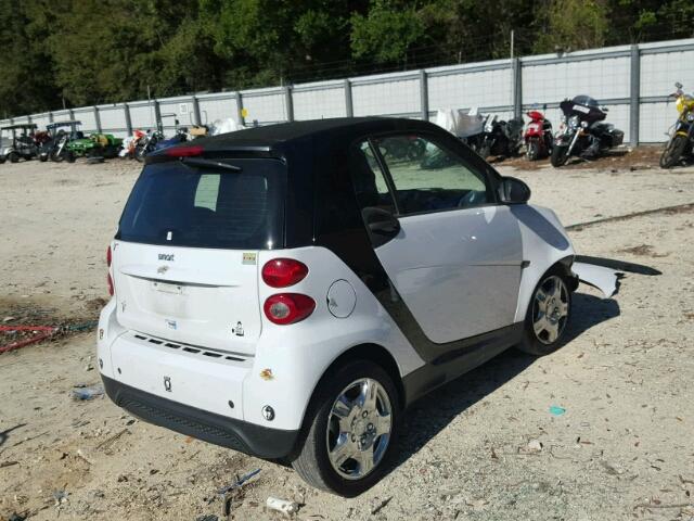 WMEEJ3BA5EK759329 - 2014 SMART FORTWO PUR WHITE photo 4