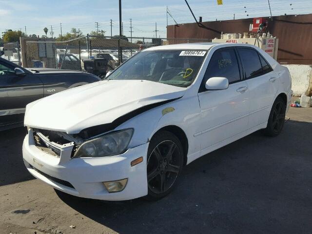 JTHBD182110002672 - 2001 LEXUS IS 300 WHITE photo 2