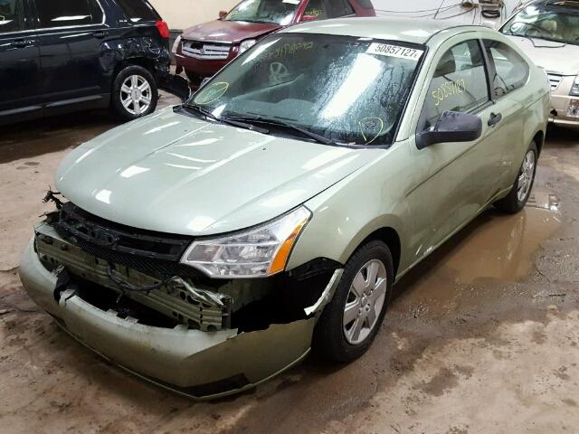 1FAHP32N38W180291 - 2008 FORD FOCUS S/SE GREEN photo 2