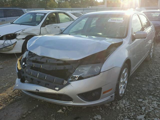 3FAHP0HA9AR127445 - 2010 FORD FUSION SE SILVER photo 2