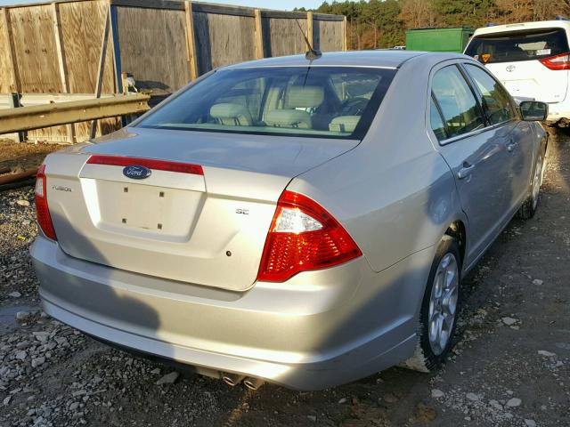 3FAHP0HA9AR127445 - 2010 FORD FUSION SE SILVER photo 4