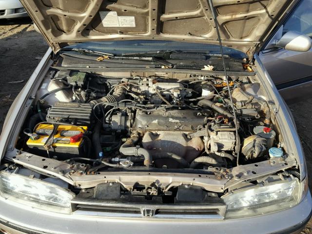 1HGCB7652PA138891 - 1993 HONDA ACCORD LX TAN photo 7