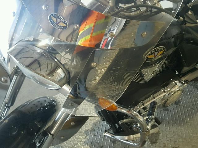 5VPCD26D783001147 - 2008 VICTORY MOTORCYCLES KINGPIN შავი ფოტო 10