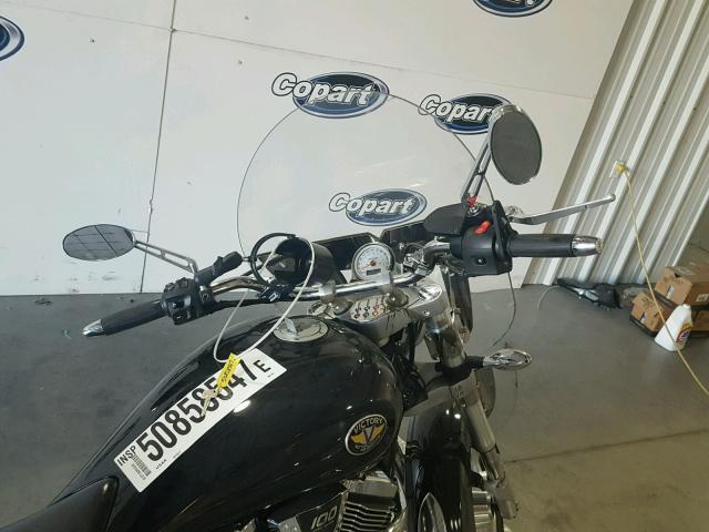 5VPCD26D783001147 - 2008 VICTORY MOTORCYCLES KINGPIN შავი ფოტო 5