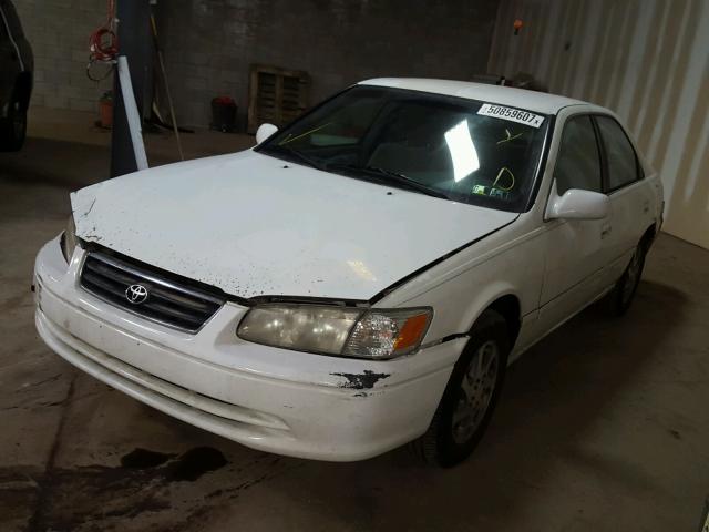 4T1BG22K2YU973525 - 2000 TOYOTA CAMRY CE WHITE photo 2