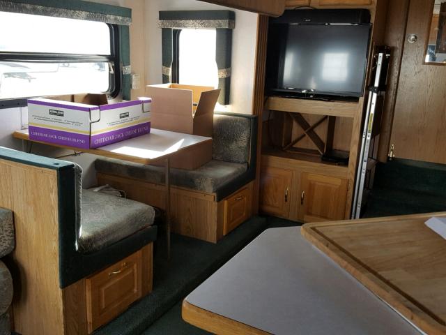 4XTFS2923YC117259 - 2000 THOR TAHOE WHITE photo 9